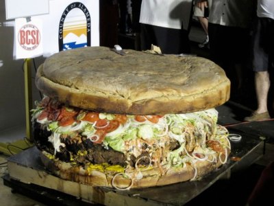 World-s-biggest-food-portions-1---burger.jpg World-s-biggest-food-portions-1---burger.jpg