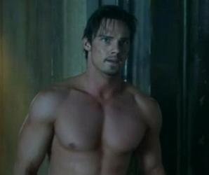 vincent shirtless 300 250.jpg