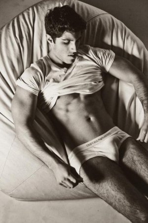 Leonardo R tumblr_mgkia54yn91rcl6vho1_1280b.jpg