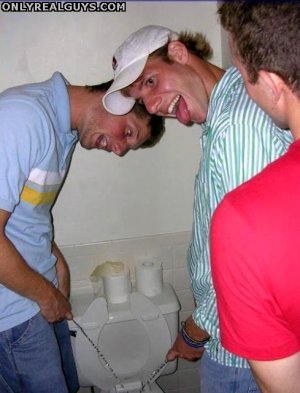 2fratboyspeeing.jpg