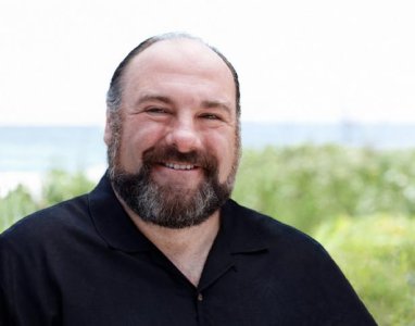 james-gandolfini_sGY4Qs8gqg.jpg