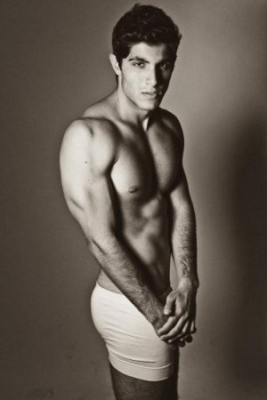 Leonard R tumblr_md9xv1ebFc1rcl6vho1_1280.jpg