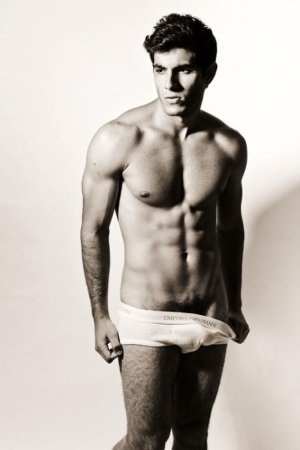 Leonard R tumblr_mdwcybKQQi1qlb163o1_500.jpg