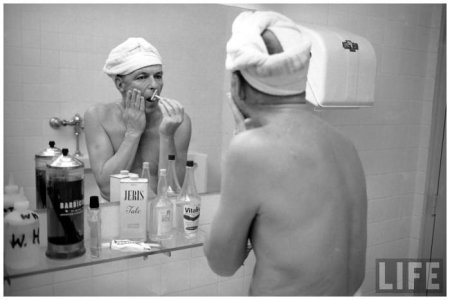 photo-john-dominis-entertainer-frank-sinatra-shaving-his-face-in-a-mirror-1965.jpg