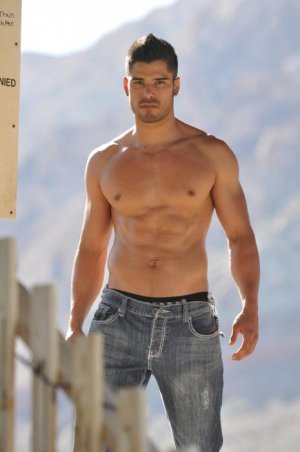 Luis De La Torre.jpg