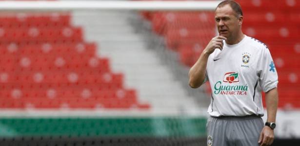 mano-menezes-comanda-treinamento-da-selecao-brasileira-para-encarar-a-alemanha-em-stuttgart-0908.jpg