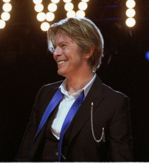 David-Bowie_Chicago_2002-08-08_photoby_Adam-Bielawski-cropped.jpg