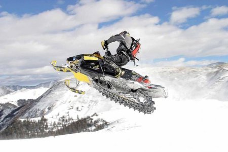 snowmobiling_-2450.jpg