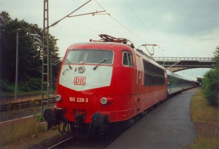 800px-DB_103_228-3_in_Flensburg.jpg