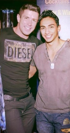 BW5IQECCMAAAEYG.JPG LARGE_crop.jpg