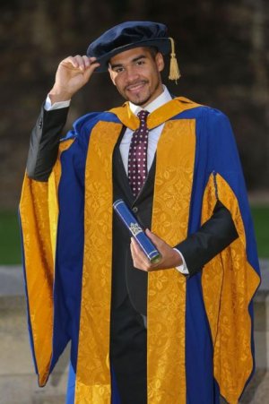 showbiz-louis-smith-honorary-degree.jpg