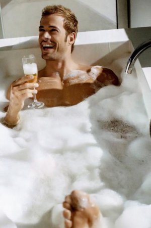 william-levy-champagne.jpg
