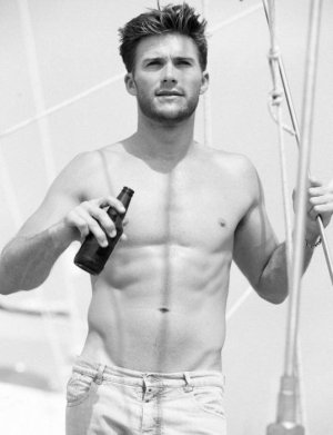 800x1040xscott-eastwood-more-0001.jpg.pagespeed.ic.bxM4eTSTgm.jpg