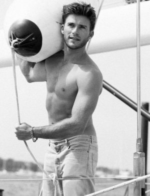 800x1040xscott-eastwood-more-0002.jpg.pagespeed.ic.dvyI7j_i2K.jpg