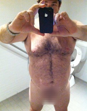 Gus_Worland_nude_selfie.JPG