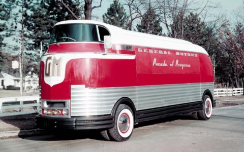 1940-GM-Futurliner-Concept-Bus.jpg