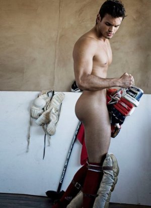 ice-hockey-player-gone-nude.jpg