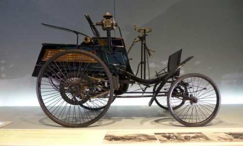 Mercedes-Benz-Museum-1893-Benz-Victoria.jpg