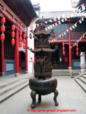 outside the main temple.jpg