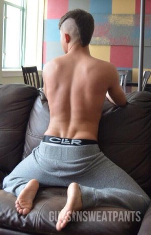 Be8EhRKCMAApQ7u.jpg large.jpg