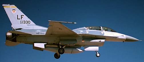 19900314 F-16D Block 25E 84-1330 314TFTS right side landing m.jpg