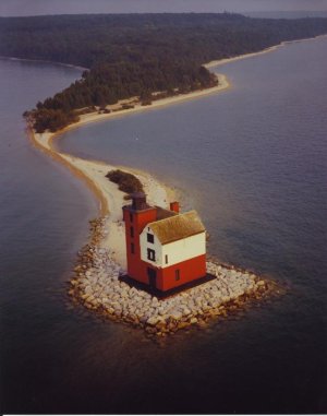 Round_Island_Lighthouse_Michigan.jpg