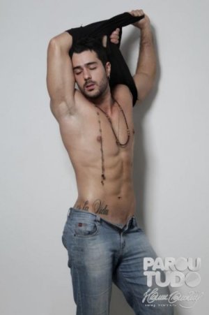 Rafael-Farias-Sexy-Brazilian-Hunk-Burbujas-De-Deseo-05.jpg