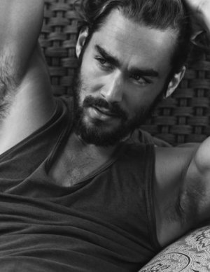 Nicolas-Simoes-Model-008.jpg