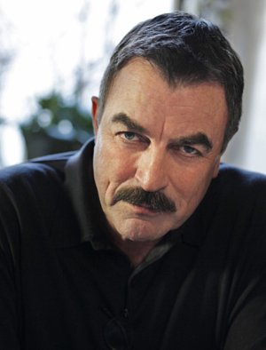 Tom-Selleck-as-Frank-Reagan-blue-bloods-cbs-15634793-487-639.jpg