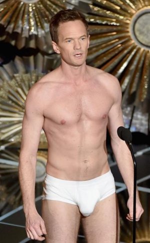rs_634x1024-150222185251-634-neil-patrick-harris-academy-awards-underwear.jw.22215.jpg