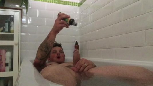 Seth Strong Bath Wank_6 Sep 2015 18.31.15.jpg