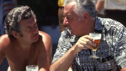 bob-hawke-and-gough-whitlam-have-a-beer-and-chat-data.jpg