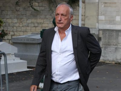 Francois-Berleand-aux-obseques-de-Valerie-Benguigui-le-6-septembre.jpg