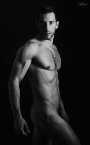 Jeremy-Douille-French-Adonis-Burbujas-De-Deseo-06-496x800.jpg