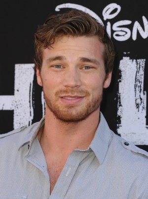 Derek+Theler+Premiere+Walt+Disney+Pictures+wOwV9E28UOfl.jpg