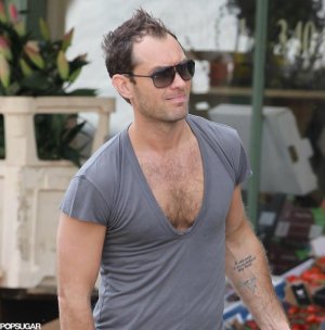 Jude-Law-Low-Cut-Shirt-Pictures.jpg