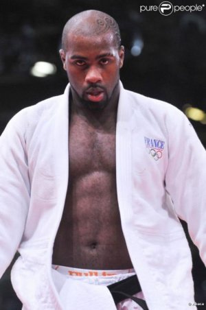 909050-france-s-teddy-riner-fights-during-the-637x0-2.jpg