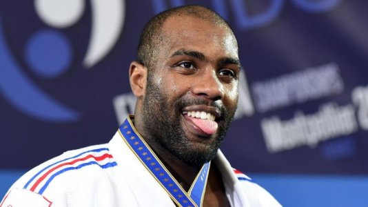 le-judoka-francais-teddy-riner-celebre-son-titre-de-champion-d-europe-de-100-kg-le-26-avril-2014.jpg