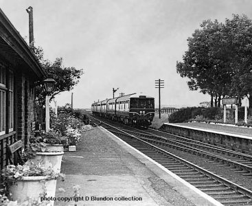 Class 104 DMU at Gristhorpe.jpg