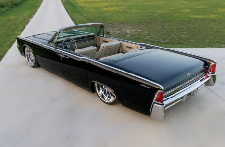 1961-lincoln-continental-rear-view.jpg