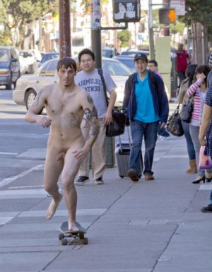 naked-guy-skate-public-.jpg