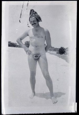 ErnestHemingway3.jpg ErnestHemingway3.jpg