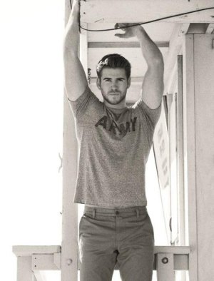 Liam Hemsworth .jpg