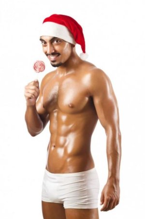 Sexy-Santa-Man_05-467x705.jpg