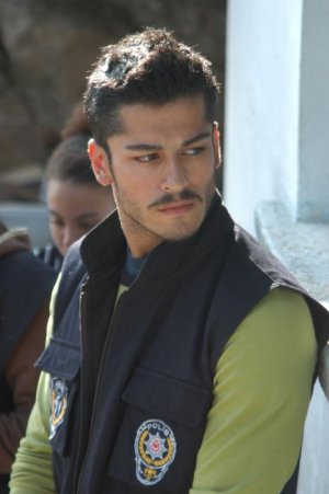 681full-burak-özçivit.jpg