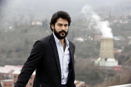 1118-burak-özçivit.jpg