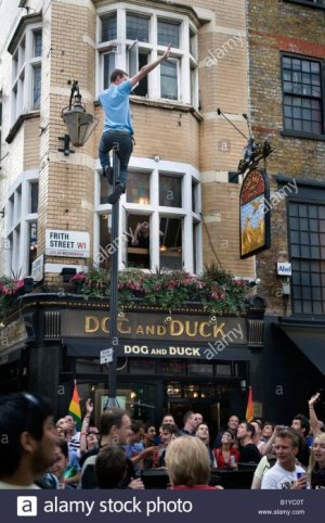 pub in-frith-street-during-the-gay-pride-london-england-B1YC0T.jpg