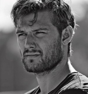 Alex Pettyfer.jpg