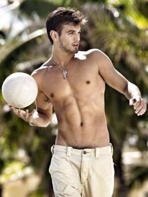 Hot guy with flash of pubes.jpg Hot guy with flash of pubes.jpg