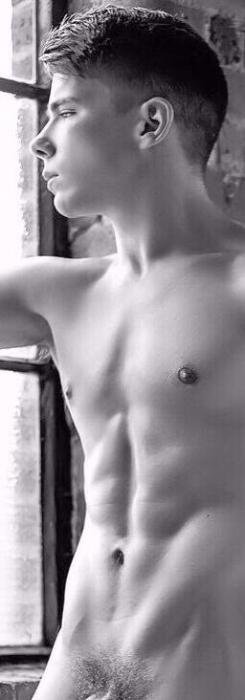 tumblr_oxv2ye9bgv1ur0rhso1_1280 krop.jpg